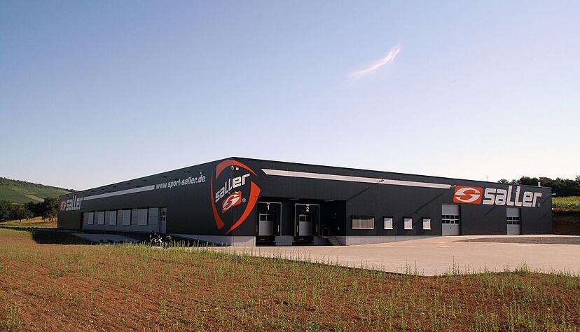 Das Außenlager von Sport-Saller: Der Ausrüster kehrt zurück zu den Wurzeln im Amateurfußball.