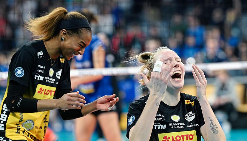 Laakonen (r) konnte die Pokal-Sensation kaum fassen.