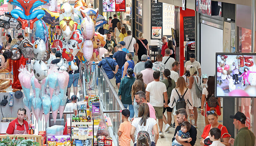 2024 wird es in der Innenstadt wieder zwei offene Sonntage geben. 2023 gab es sogar drei, weil die Läden ausnahmsweise auch am zweiten Weindorf-Sonntag im September geöffnet waren, so wie hier in der Stadtgalerie.