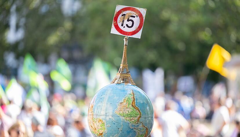Das Pariser Klimaabkommen will die Erderwärmung auf möglichst 1,5 Grad begrenzen. Das Pariser Klimaabkommen will die Erderwärmung auf möglichst 1,5 Grad begrenzen.