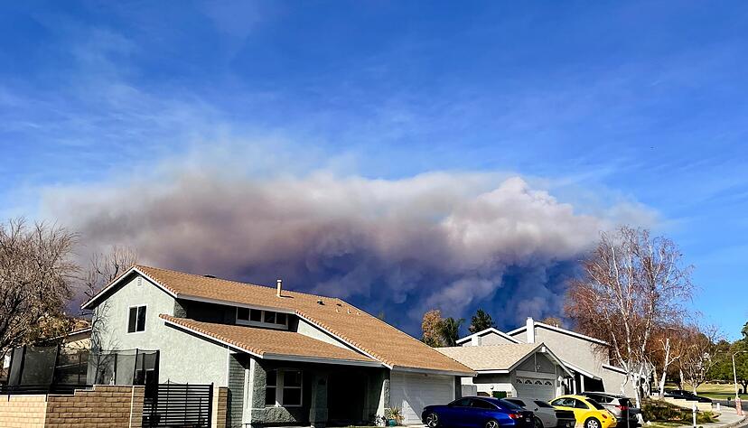 Berichte über Gebäudeschäden durch das Hughes-Feuer gab es zunächst nicht. Berichte über Gebäudeschäden durch das Hughes-Feuer gab es zunächst nicht.