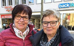Malvine Hermann und Erika Ziegler pflegen ihre Freundschaft regelm&auml;&szlig;ig. Foto: Lisa Reiff