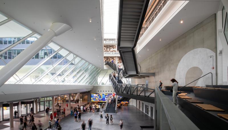 Blick in die «Arena», die neue Zentrale von Europas größtem Sportartikelkonzern Adidas. Blick in die «Arena», die neue Zentrale von Europas größtem Sportartikelkonzern Adidas.
