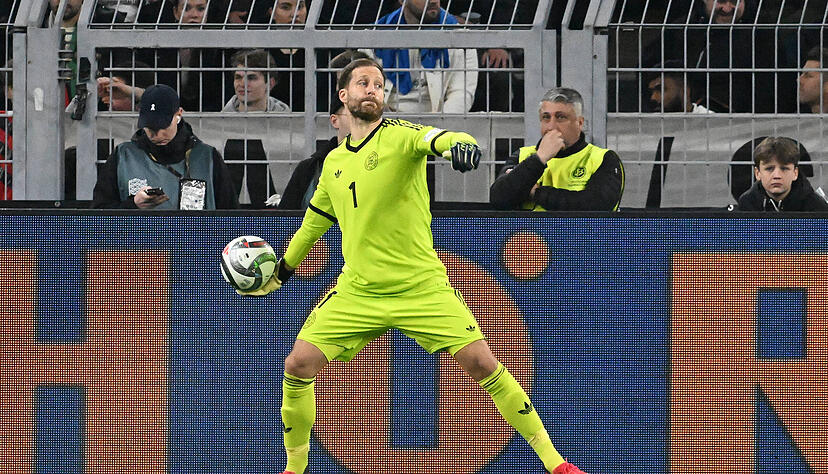 Oliver Baumann: „Jede Rolle, die ich bekommen habe, die habe ich bisher akzeptiert“, sagte die DFB-Nummer eins vorher. In Italien war er mit zwei starken Paraden der heimliche Matchwinner, im Rückspiel hatte er quasi nichts zu tun, war bei den Toren der Italiener machtlos. Note 3