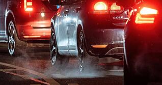 Die Diskussion um die Zukunft der Verbrenner-Autos wird in Deutschland sehr emotional gef&uuml;hrt.