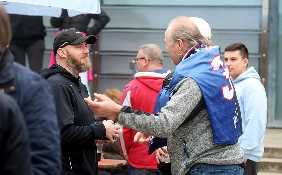 Bei milden Temperaturen verabschieden sich die Heilbronner Falken gemeinsam mit ihren Fans in die Sommerpause.