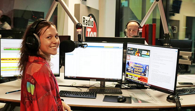 Verstehen sich gut und sind im Studio ein eingespieltes Team: Miriam Vukovic und Ulli Diehr.
Foto: Thomas Zimmermann Verstehen sich gut und sind im Studio ein eingespieltes Team: Miriam Vukovic und Ulli Diehr.
Foto: Thomas Zimmermann
