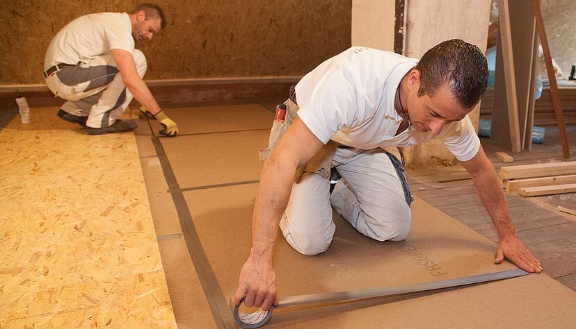 Hilft oft, wenn die Nachbarn laut zu trampeln scheinen: eine Trittschalldämmung. Hilft oft, wenn die Nachbarn laut zu trampeln scheinen: eine Trittschalldämmung.