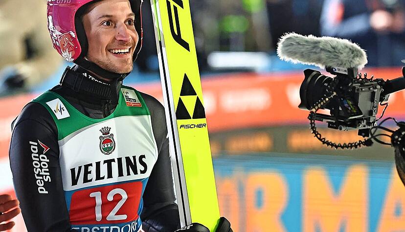 Leuchtende Augen, gl&auml;nzende Perspektive: Felix Hoffmann ist pl&ouml;tzlich ein gefragter Mann. Bundestrainer Stefan Horngacher kann mit der gemischten Auftaktbilanz von Oberstdorf gut leben.