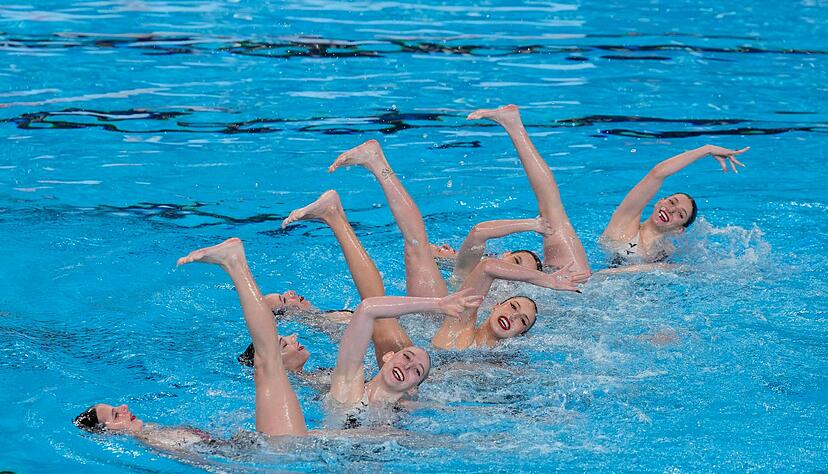 Das israelische Team der Synchronschwimmerinnen in Aktion. Das israelische Team der Synchronschwimmerinnen in Aktion.