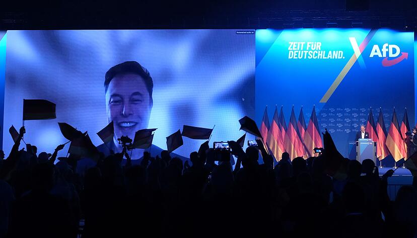 Tesla-Chef Elon Musk l&auml;sst sich beim AfD-Wahlkampfauftakt feiern.