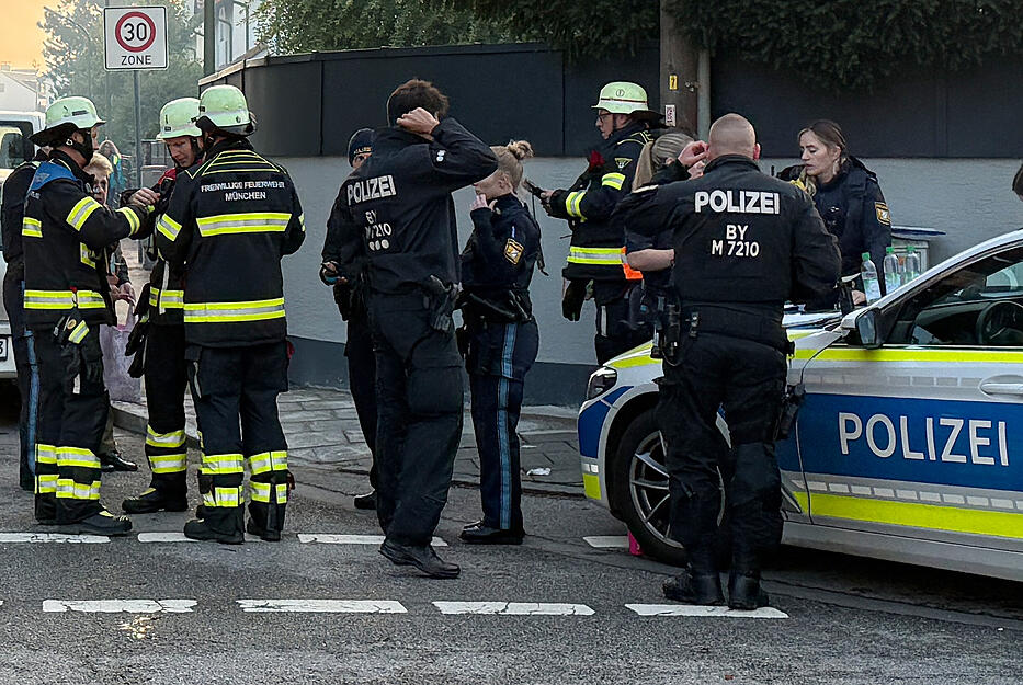 Einsatzkräfte sind mit einem Großaufgebot in München vor Ort. Der Vorfall hat Auswirkungen auf das Oktoberfest. Dieses bleibt vorerst geschlossen.