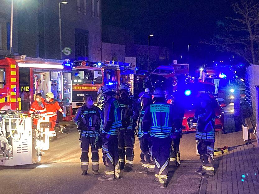 Rettungskräfte waren mit einem Großaufgebot im Einsatz. Rettungskräfte waren mit einem Großaufgebot im Einsatz.