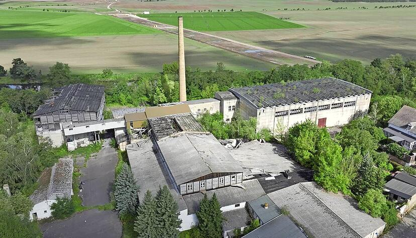 Dieses Foto wurde mit einer Drohne aufgenommen und zeigt die verlassenen Kaolinwerke Salzm&uuml;nde. Viele Menschen in der Region Halle w&uuml;rden sich eine Zukunft f&uuml;r den Tagebau w&uuml;nschen.