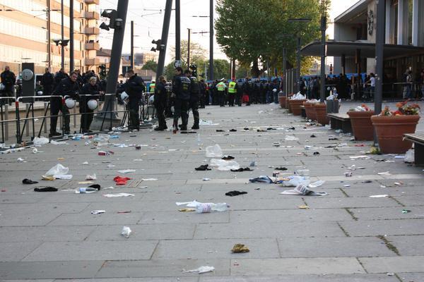 An dieser Stelle wurden am Nachmittag mehrere Hundert Gegendemonstranten eingekesselt. Sie hatten vergeblich versucht, den Neonazi-Aufmarsch zu blockieren. An dieser Stelle wurden am Nachmittag mehrere Hundert Gegendemonstranten eingekesselt. Sie hatten vergeblich versucht, den Neonazi-Aufmarsch zu blockieren.