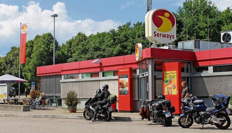Die Tankstelle der Rastanlage Hohenlohe-Nord wurde am Donnerstagabend &uuml;berfallen. Foto: Reichert