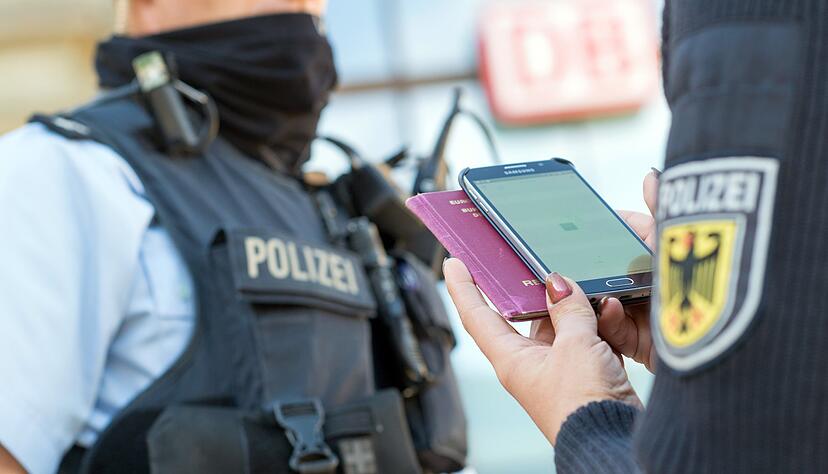 Ob bei der Passkontrolle oder bei Einsätzen bei Großveranstaltungen: In Baden-Württemberg hat die Zahl der Gewaltdelikte gegen die Bundespolizei zugenommen. Foto: dpa