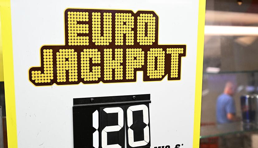 Ein Lottospieler oder eine Lottospielerin hat den mit 120 Millionen Euro gefüllten Eurojackpot geknackt. Ein Lottospieler oder eine Lottospielerin hat den mit 120 Millionen Euro gefüllten Eurojackpot geknackt.