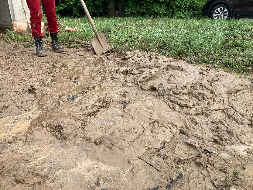Aufräumen in Gemmingen nach dem Unwetter: Schlamm und Dreck muss weg