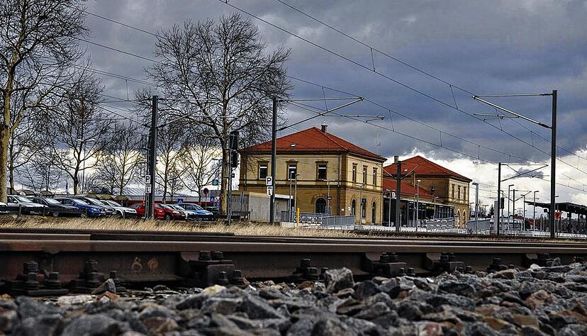 Am Eppingen Bahnhof sollen T&auml;ter und Opfer in Streit geraten sein.