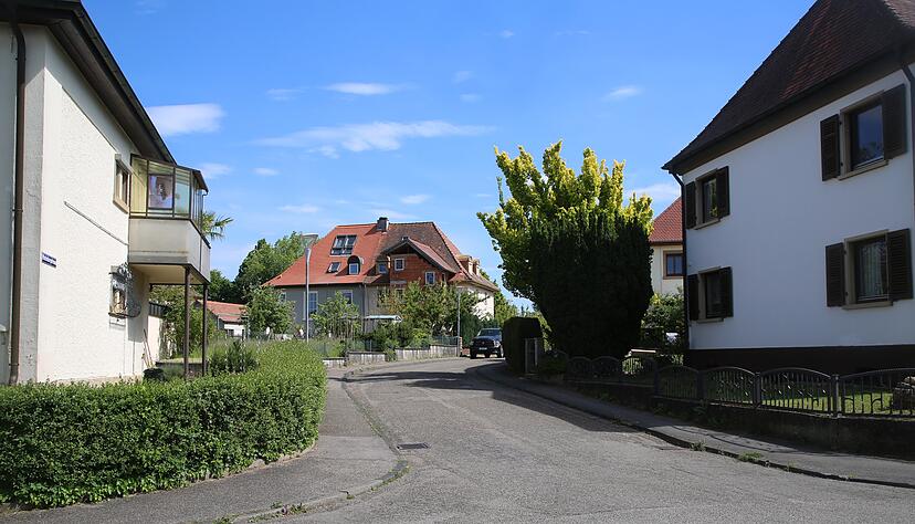 Ehrenurkunden, Stra&szlig;ennamen, Patenschaften und Co.: Der Umgang mit historischen Protagonisten unterliegt der kommunalen Selbstverwaltung. Das Bild zeigt die Hindenburgstra&szlig;e in Eppingen. 
Foto: Franz Theuer