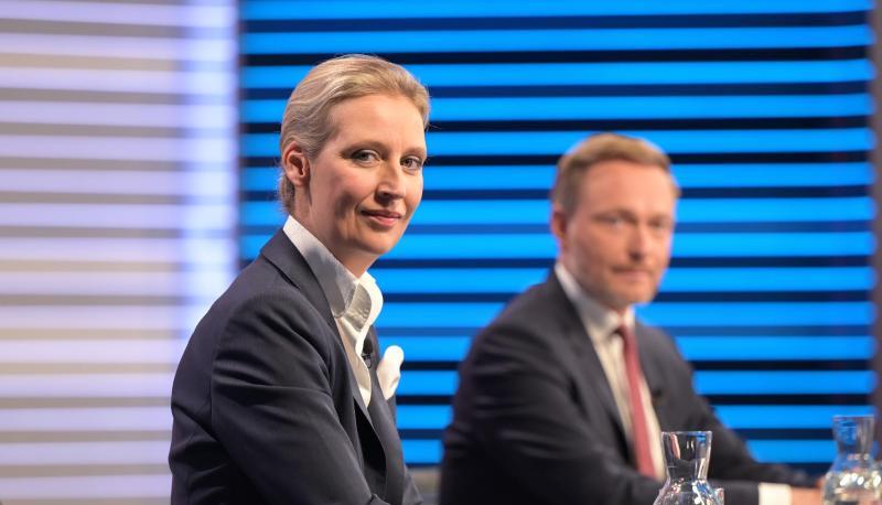 AfD-Spitzenkandidatin Alice Weidel sitzt in einem Wahlstudio des ZDF bei der «Berliner Runde» zur Bundestagswahl. AfD-Spitzenkandidatin Alice Weidel sitzt in einem Wahlstudio des ZDF bei der «Berliner Runde» zur Bundestagswahl.