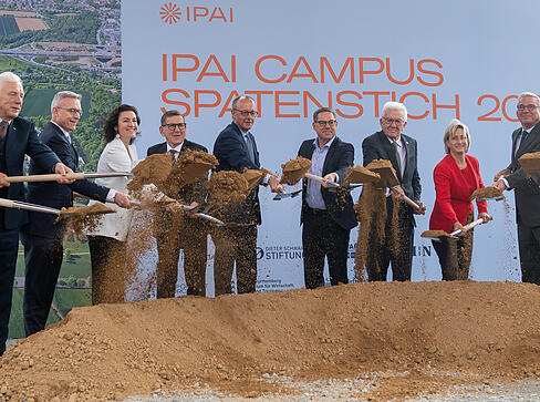 Mit dem Spatenstich ist der Startschuss für den KI-Campus in Heilbronn gefallen.