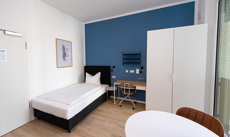 Blick in eines der 479 möblierten Zimmer im Rosenberg Quartier. Die Gesamtwohnfläche beträgt 15 000 Quadratmeter. Blick in eines der 479 möblierten Zimmer im Rosenberg Quartier. Die Gesamtwohnfläche beträgt 15 000 Quadratmeter.