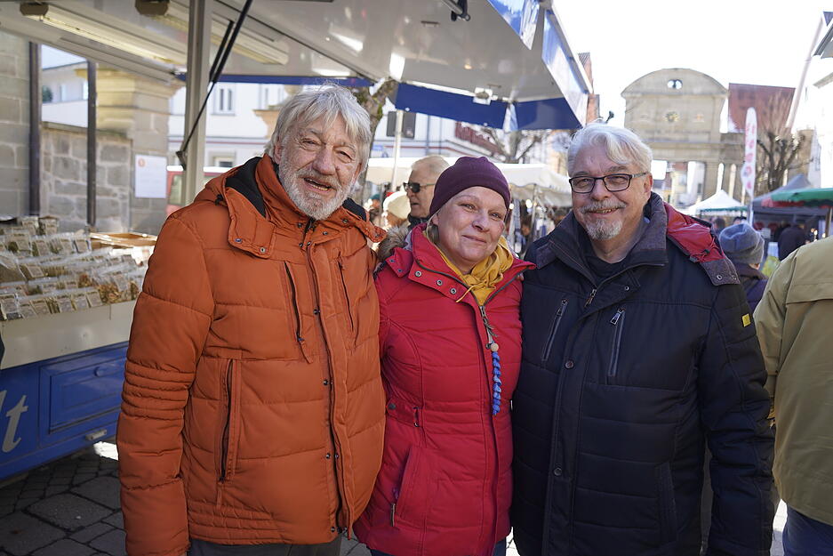 Trotz klirrender K&auml;lte herrscht auf dem &Ouml;hringer Pferdemarkt beste Stimmung.