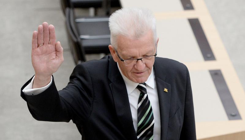 Winfried Kretschmann während der Vereidigung im Stuttgarter Landtag. Foto: Bernd Weißbrod