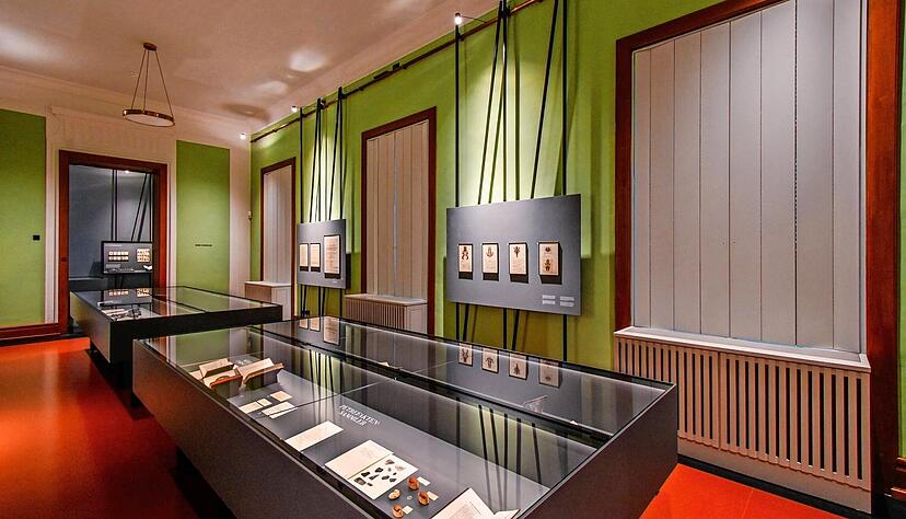 Kühl und sachlich und aufregend anregend wie der Dichter und Freigeist selbst: Eine Reise durch Leben, Werk und Nachwirken von Friedrich Schiller. Kühl und sachlich und aufregend anregend wie der Dichter und Freigeist selbst: Eine Reise durch Leben, Werk und Nachwirken von Friedrich Schiller.