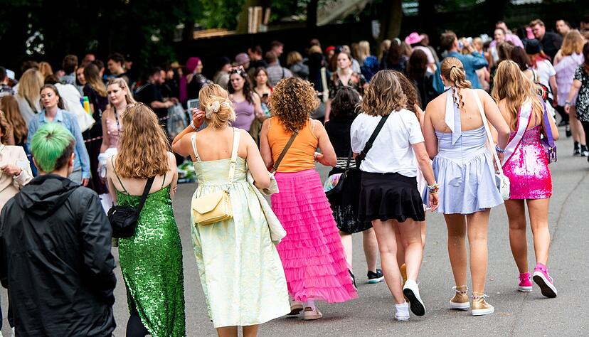 Mittlerweile geht fast alles: Sowohl lange als auch kurze Rockl&auml;ngen sind im Stadtbild zu sehen.