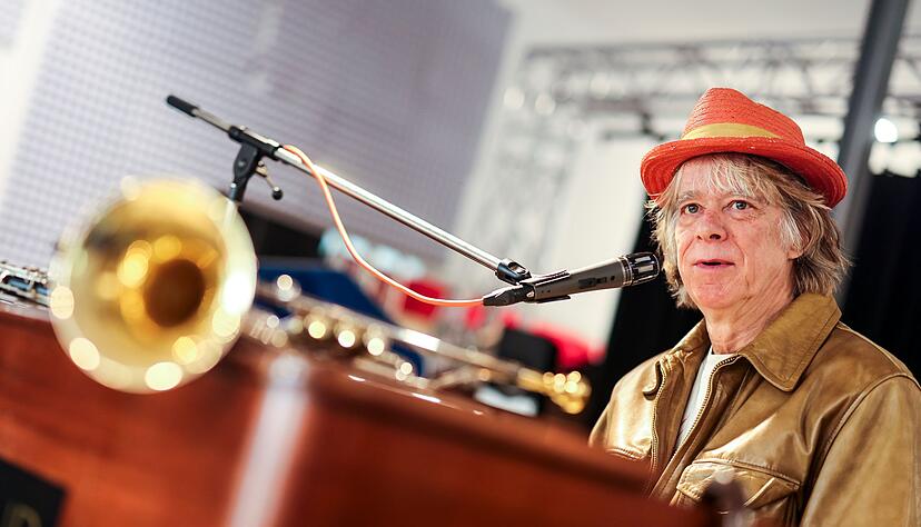 Helge Schneider spielt eine ganze Reihe von Instrumenten. (Archivbild) Helge Schneider spielt eine ganze Reihe von Instrumenten. (Archivbild)