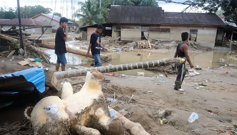 Erst langsam wird das ganze Ausmaß des Desasters klar.