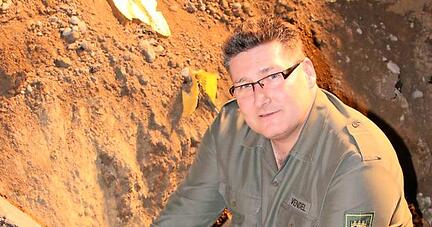 Ralf Vendel bei der Entschärfung einer 250-Kilogramm-Bombe.
Foto: privat