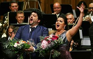 Yusif Eyvazov und Star-Sopranistin Ana Netrebko im Carmen-Würth-Forum in Künzelsau-Gaisbach.
Foto: Ufuk Arslan Yusif Eyvazov und Star-Sopranistin Ana Netrebko im Carmen-Würth-Forum in Künzelsau-Gaisbach.
Foto: Ufuk Arslan