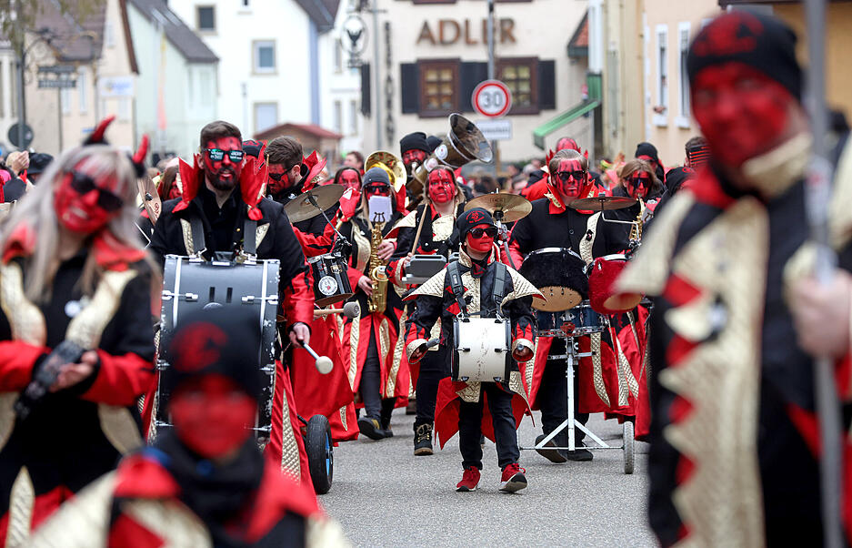 Buntes Treiben in Bad Rappenau: So feiern Besucher und Einheimische den Faschingsumzug