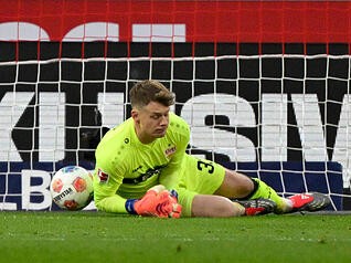 Alexander Nübel: Unsicher gegen den FC Bayern. Teils unsaubere Pässe. In der 35. Minute großes Glück als ihm der Ball durchrutscht. Hält in der zweiten Halbzeit einen Ball von Kane gut, aber beim 0:3 sieht er richtig schlecht aus. Note: 6 Alexander Nübel: Unsicher gegen den FC Bayern. Teils unsaubere Pässe. In der 35. Minute großes Glück als ihm der Ball durchrutscht. Hält in der zweiten Halbzeit einen Ball von Kane gut, aber beim 0:3 sieht er richtig schlecht aus. Note: 6