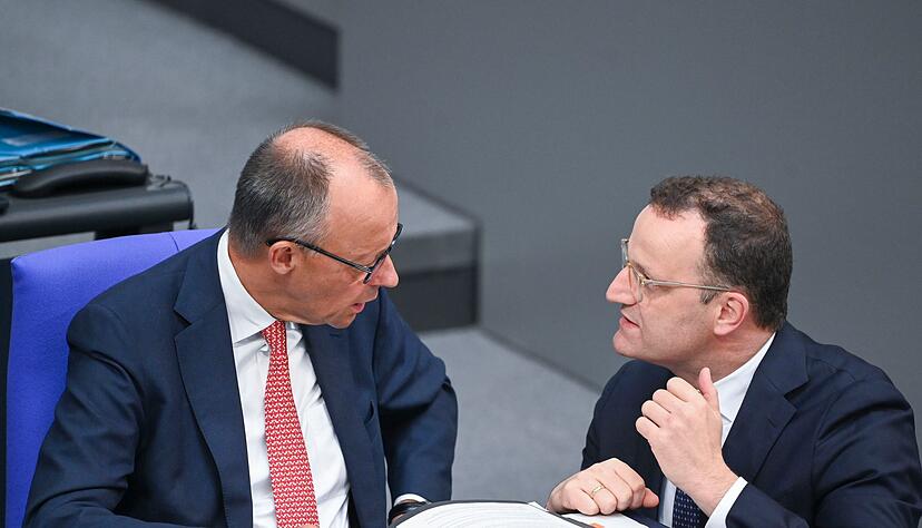 Fehlt Bundeskanzler Friedrich Merz (links) und Fraktionschef Jens Spahn (beide CDU) das n&ouml;tige Fr&uuml;hwarn-Radar f&uuml;r die Stimmung unter den Abgeordneten in der Unionsfraktion? (Archivbild)