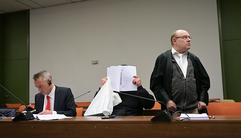 Der Mann ist wegen versuchten Mordes und Vergewaltigung angeklagt. (Archivbild)