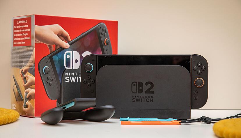 Zum Start schickt Nintendo zwei Varianten in den Markt: Die Switch 2 allein für 470 Euro und die Konsole im Bundle mit «Mario Kart World» für 510 Euro.