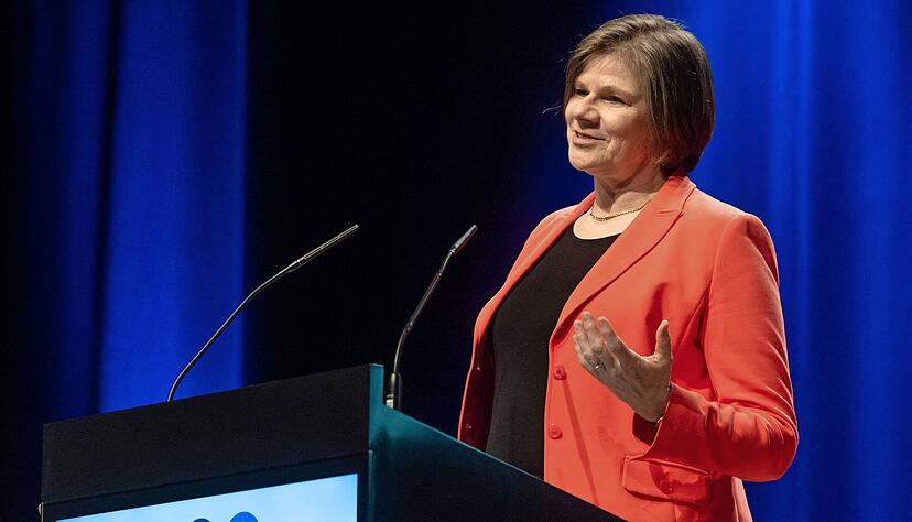 "Fortschritt spornt immer an": Ulrike Protzer ist Direktorin des Instituts für Virologie an der TUM und am Helmholtz Zentrum München. "Fortschritt spornt immer an": Ulrike Protzer ist Direktorin des Instituts für Virologie an der TUM und am Helmholtz Zentrum München.