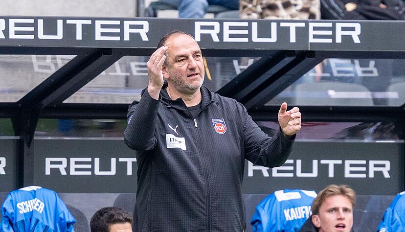 Wieder kein Sieg: F&uuml;r Frank Schmidt und der 1. FC Heidenheim r&uuml;ckt der Abstieg immer n&auml;her.
