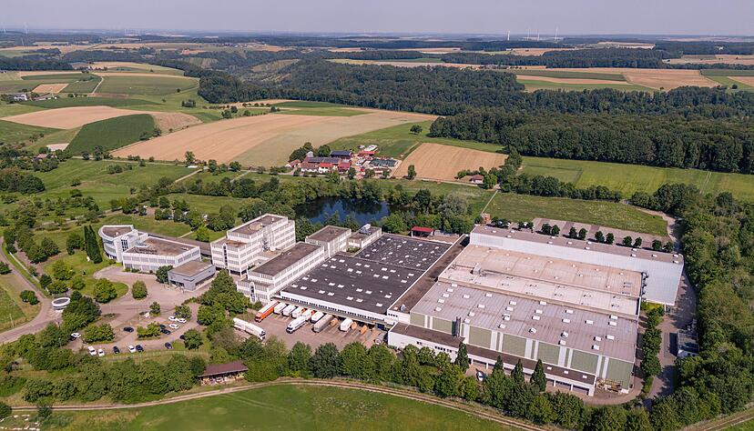 Knapp die H&auml;lfte der Investitionen in H&ouml;he von zehn Millionen Euro in die Modernisierung der Logistik flie&szlig;t auf den Garnberg in K&uuml;nzelsau.