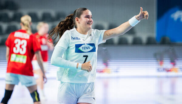 Chiara Rohr zeigt es an: Für Deutschland geht es am Sonntagabend im EM-Endspiel gegen Spanien um den ersten Platz. Chiara Rohr zeigt es an: Für Deutschland geht es am Sonntagabend im EM-Endspiel gegen Spanien um den ersten Platz.