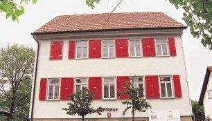 170 Jahre alt ist das ehemalige Schul- und Rathaus. In den vergangenen Monaten hat es die Gemeinde Pfedelbach f&uuml;r gut 200 000 Euro modernisiert.Foto: Peter Hohl