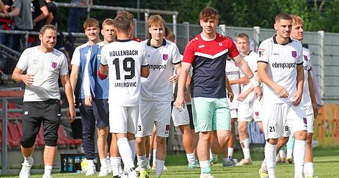 Für den FSV Hollenbach steht das zweite Auswärtsspiel in Folge auf dem Programm. Es geht zum TSV Essingen. Die Gastgeber sind momentan die Überraschungsmannschaft der Liga und stehen auf Rang drei.
Foto: Herbert Schmerbeck