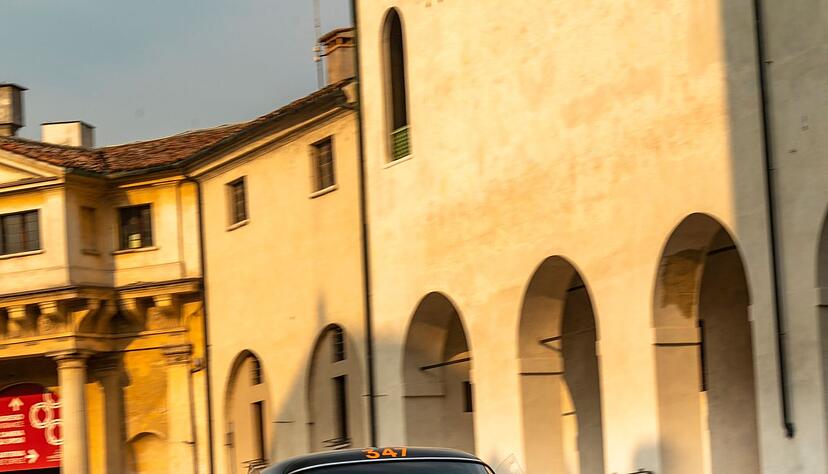 Bella Italia und bella Macchina - zuviel Klischee? Nein, mitnichten - schauen Sie doch einfach noch mal hin und genießen.