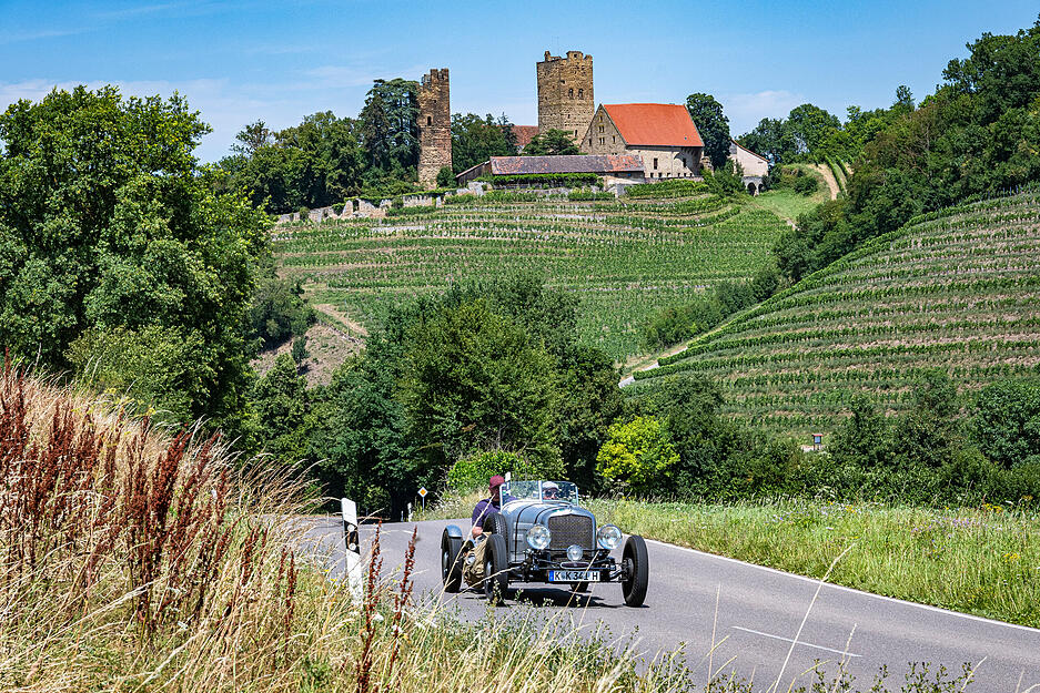 Die Strecke der Rallye Heidelberg Historic f&uuml;hrte auch an der Burg Neipperg vorbei.