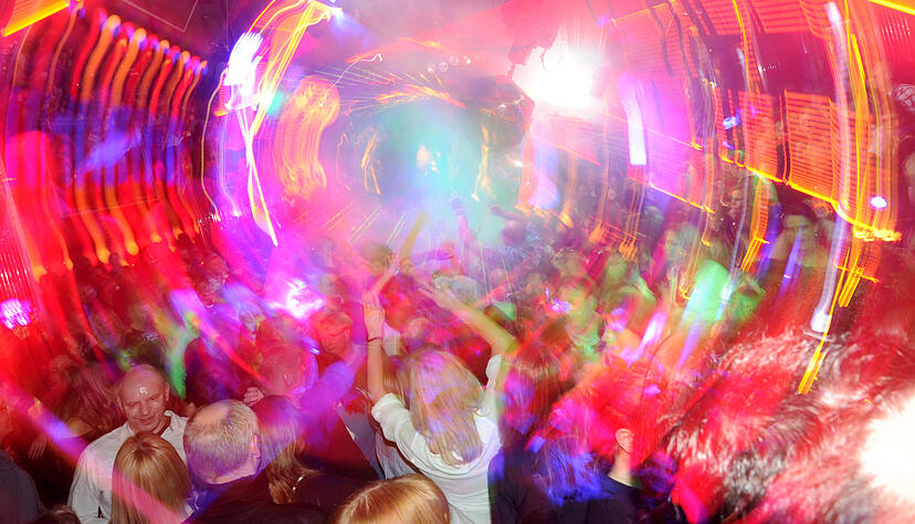 Partyg&auml;ste in einer Diskothek: Im Kraichgau gestaltete sich das Gesch&auml;ft zuletzt schwierig. Symbolfoto: dpa